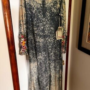 Aratta Black and White Long Sleeve Bishop Gown